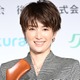 吉瀬美智子、大胆ショーパン姿で美脚披露「脚長すぎてびっくり」「透明感が素敵」と反響