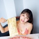 “大食いインフルエンサー”食いしん坊女子 りっかちゃん、グラビア初挑戦 ビキニ姿での満腹ショットも