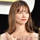島崎遥香、紐キャミ姿で万博満喫「可愛い」「遭遇したかった」と反響