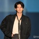 原因は自分にある。杢代和人、Vネック×レザーネクタイで素肌見せ【TGC北九州2025】