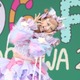 しなこ、新曲含む5曲パフォーマンス 近距離ステージで観客と会話楽しむ【SDGs FES】
