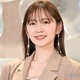 鈴木愛理、膝上ミニ丈コーデ2選に「脚スラッとしてて綺麗」「無駄なものがない」と反響