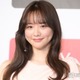 森香澄、スリットからほっそり美脚スラリ「セクシーすぎる」「スタイルに見惚れる」の声