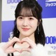 本田紗来、スラリ美脚際立つミニスカコーデ公開「大人っぽい雰囲気が新鮮」「綺麗に着こなしててさすが」の声