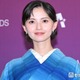 齋藤飛鳥、鮮やかブルーの着物で登場 上品な佇まいで魅せる【クランチロール・アニメアワード2026】