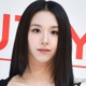 TWICEチェヨン、美脚輝くバルーンミニスカ姿「圧巻のスタイル」「何を着ても絵になる」と絶賛の声
