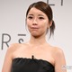 登録者数60万超美人クリエイター「最後のギャル姿で」デニムショーパンから美脚スラリ「脚のラインが綺麗」「平成感満載で懐かしい」
