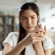 「私の更年期は人より軽い」と思っていたのに。59歳で介護と引っ越しが終わり落ち着いたとたん手足に激痛が！【100人の更年期・リバイバル】