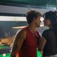 義理兄妹の禁断の恋描く「過ち」シリーズ最新作、アマプラ配信 圧倒的ビジュアルで魅せるラブロマンス【君の過ち：ロンドン編】