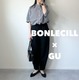 【GU】黒のバレルパンツにギンガムチェックを合わせて。モノトーンの大人カジュアルの着こなし【40代の毎日コーデ】