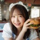 日向坂46藤嶌果歩、ウェイトレス姿でのもぐもぐカット 1st写真集先行カット第13弾解禁【果実の歩幅】