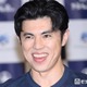 小島よしお、2歳息子との仲良しディズニーショット公開「すくすく大きくなってる」「いたずらっ子で可愛い」