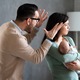 飲食店で店員に怒鳴り散らす夫。肩書きのある人にはヘコヘコして…夫の態度を見るたび、私の心は切り刻まれていった