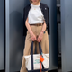 シンプル配色でオシャレ。【ユニクロ】ベージュパンツで仕上げる大人カジュアルな着こなし【40代の毎日コーデ】