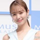 横田真悠、美脚透けスカート衣装ショット披露「スタイル抜群」「上品で憧れる」と絶賛の声