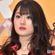 “可愛すぎる新喜劇女優”小寺真理、階段下からのミニスカショットで美脚際立つ「脚長くてスタイル抜群」「色っぽい」と絶賛の声
