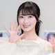 AKB48メンバー、美脚際立つミニスカオフショットに反響「肌白くて発光してる」「脚長い」