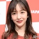 板野友美、美脚輝くミニスカ制服姿に絶賛の声「平成感最高」「学校のマドンナ」