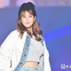 “令和の峰不二子”阿部なつき、ロンドンでの胸元ざっくりワンピ姿公開「目のやり場に困る」「破壊力凄い」と反響