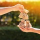 「自然にお金がたまる人」は腰を曲げない？言われてみればその通りの小さな習慣（前編）