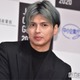 川崎希の夫・アレクサンダー、子どものピアノ発表会後の家族ショット公開「親子そっくり」「仲良しで微笑ましい」の声
