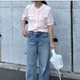 甘いピンクをデニムと合わせて大人仕様に。新鮮な色使いで遊ぶ華やかスタイル【40代の毎日コーデ】