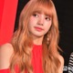 BLACKPINKリサ、へそ出し＆スラリ美脚のピンクミニスカコーデが話題「スタイルが次元違い」「バービー人形みたい」の声