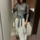 軽やかな【GU】シアートップスは今の季節にちょうどいい着心地。×ボリューム白パンツで魅せる美シルエットの着こなし【40代の毎日コーデ】