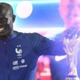 カンテ、愛されすぎ！フランス代表選手たちが胴上げ！ファンは大合唱