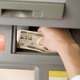 ATM手数料をムダ払いする人の貧乏体質脱出法