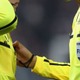 審判が審判に仰天プロポーズ！なんとキックオフ直前のピッチ上で