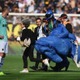 セリエAで謎事件！ルカクもビビった？「覆面男のパラシュート降下」がこれ