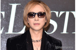 頸椎手術終えたYOSHIKI、ロックな斬新コルセットが話題「こんなの見たことない」