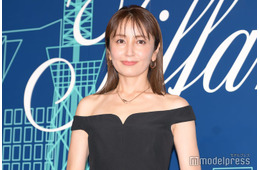 矢田亜希子、黒タイツで圧巻美脚際立つ「さすがのスタイル」「上品」の声