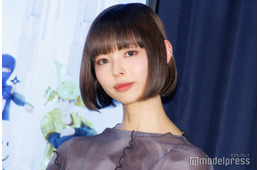 最上もが「35歳のJK」黒髪ロング姿披露「セーラー服似合う」「裸眼も素敵」の声