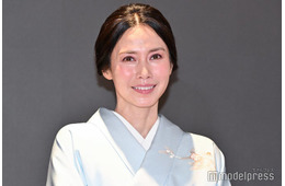 中谷美紀、夫と密着2ショット「絵になる」「同じステージに出演なんて素敵」の声