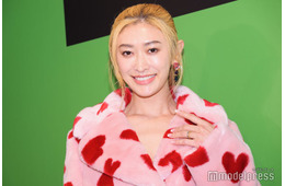 山田優、美人母との2ショット公開「オーラすごい」「綺麗すぎる」の声