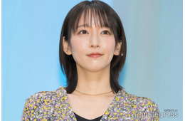 吉岡里帆、美デコルテちらりのドレス姿 パスポート紛失で起きた悲劇明かす「思い出まるっと失うよ」【ファーストキス　1ST KISS】