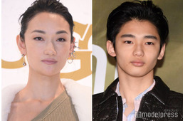 冨永愛、長男・冨永章胤の“20歳の集い”記念2ショット「美形親子」「スタイル抜群」と反響