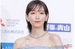 「ラヴィット！」吉岡里帆、人気芸人の肩に“密着” 生寸劇に絶賛の声相次ぐ「悶絶級の可愛さ」「羨ましい」