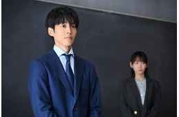 【御上先生 第1話】官僚・御上（松坂桃李）、隣徳学院3年2組で授業スタート