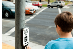 道路の危険性を教えたい親。子どもにも”分かる説明”した結果⇒自分から確認するように！？