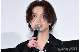 綱啓永、10代からの親友と初共演「売れような」絶叫メッセージで熱い握手交わす【ネムルバカ】