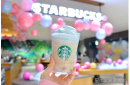 スタバ新作「春空 ミルクコーヒー フラペチーノ」史上初の味が変わる限定フラペを体験！＜試飲レポ＞