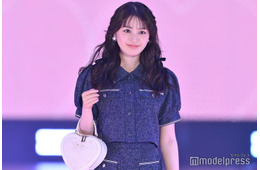 香音、美太もも全開セットアップ姿 ハートバッグ＆編み込みヘアで甘さプラス【GirlsAward 2025SS】