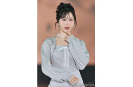 AKB48小栗有以、ガーリーミニワンピ姿でランウェイ 美脚スラリ【GirlsAward 2025SS】