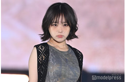 なえなの、大胆へそ出しコーデで雰囲気ガラリ【GirlsAward 2025SS】