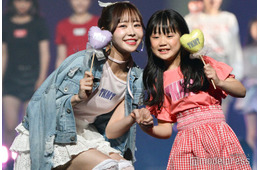 FRUITS ZIPPER仲川瑠夏、フリルミニスカ×ニーハイコーデでガーリーな雰囲気【TGC香川2025】