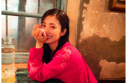上戸彩、15年ぶり写真集決定 寝起き・ピュアな表情…俳優デビュー25周年で多彩な魅力放つ【Midday Reverie】