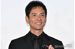 沢村一樹、妻と湘南デート中の2ショット公開「絵になる」「憧れの夫婦」の声